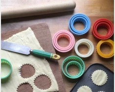 Plastic pastry & cookie cutters