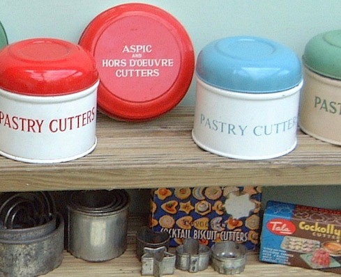 Tin pastry & cookie cutter sets