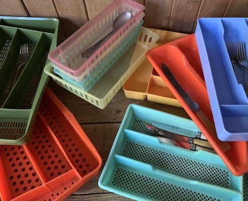 Plastic cutlery trays